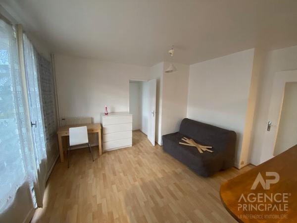 Appartement Rueil Malmaison 1 pièce(s) 27 m2 Loyer 850 €/mois charges comprises **  - Référence  20087