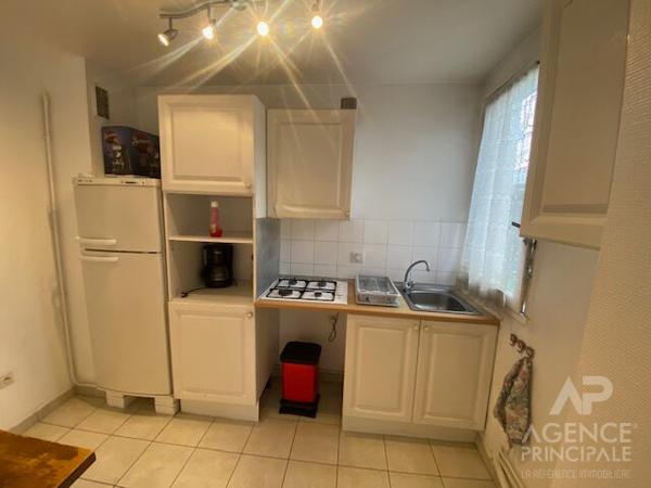 Appartement Rueil Malmaison 1 pièce(s) 27 m2 Loyer 850 €/mois charges comprises **  - Référence  20087