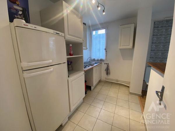 Appartement Rueil Malmaison 1 pièce(s) 27 m2 Loyer 850 €/mois charges comprises **  - Référence  20087