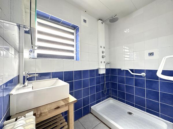 Maison 70 m2, 2 chambres, terrasse, jardin, véranda, garage, sous-sol