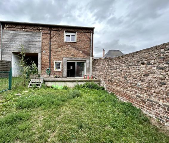 MAISON AVEC HANGAR DE 80 M2.