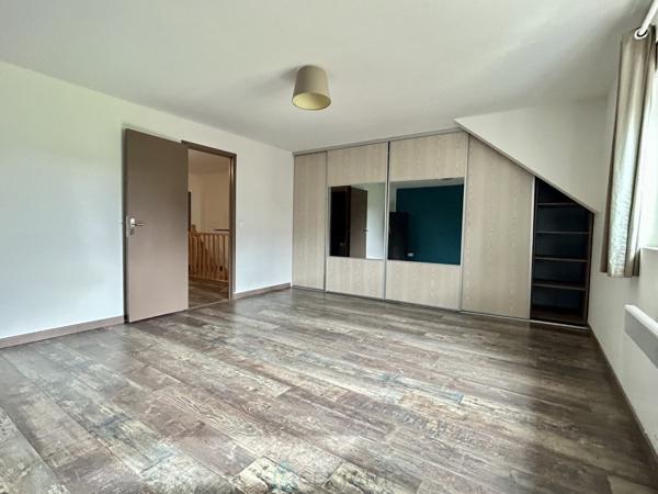 MAISON AVEC HANGAR DE 80 M2.