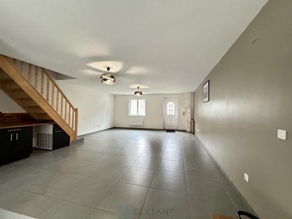 MAISON AVEC HANGAR DE 80 M2.