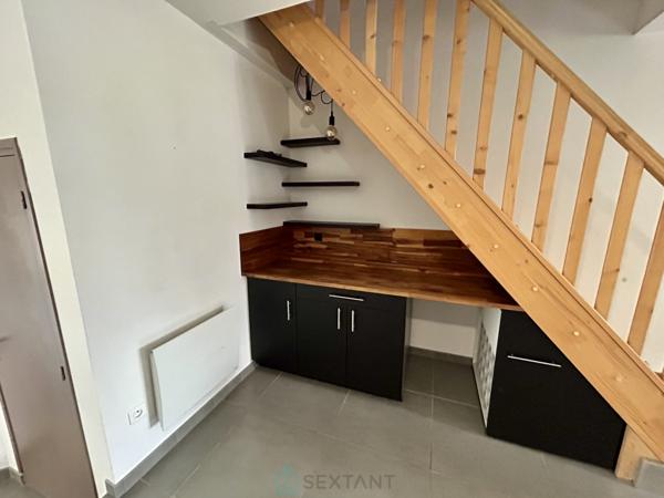 MAISON AVEC HANGAR DE 80 M2.