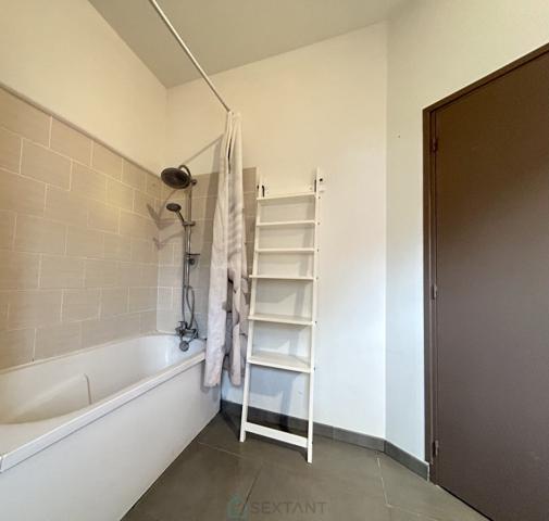 MAISON AVEC HANGAR DE 80 M2.