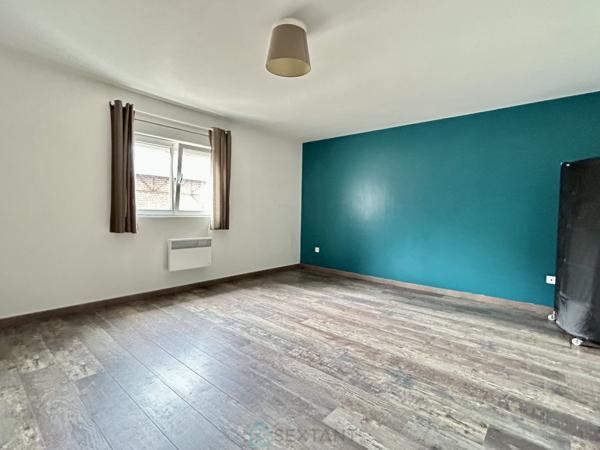 MAISON AVEC HANGAR DE 80 M2.