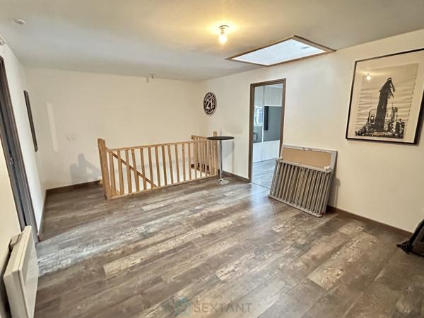 MAISON AVEC HANGAR DE 80 M2.