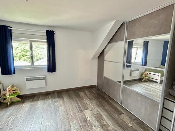 MAISON AVEC HANGAR DE 80 M2.