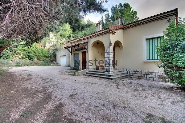 Maison de plain pied avec annexes de 62 m² sur 881 m² de parcelle