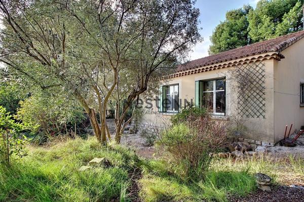 Maison de plain pied avec annexes de 62 m² sur 881 m² de parcelle