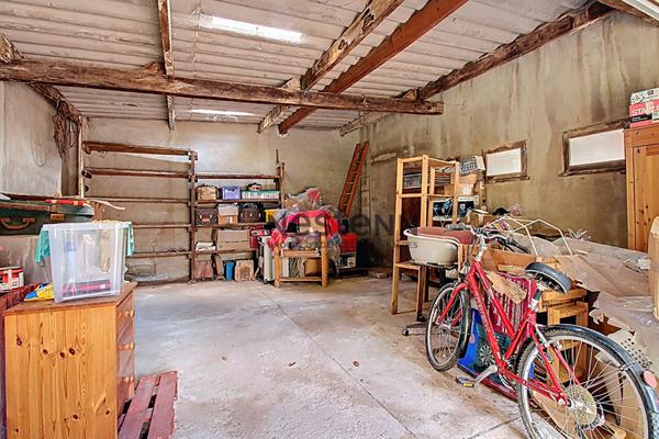 Maison de plain pied avec annexes de 62 m² sur 881 m² de parcelle