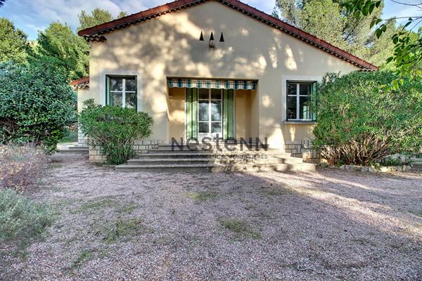 Maison de plain pied avec annexes de 62 m² sur 881 m² de parcelle