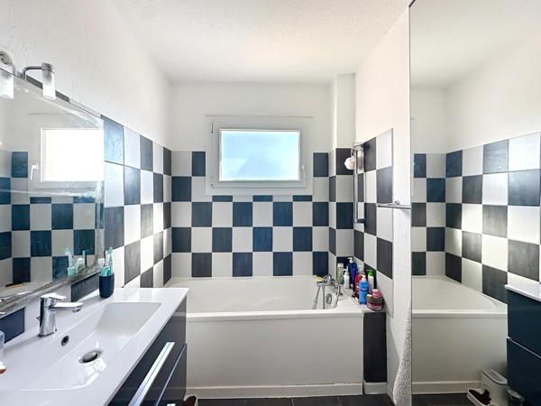 Appartement T2 – Vue dégagée avec aperçu mer – Sanary-sur-Mer