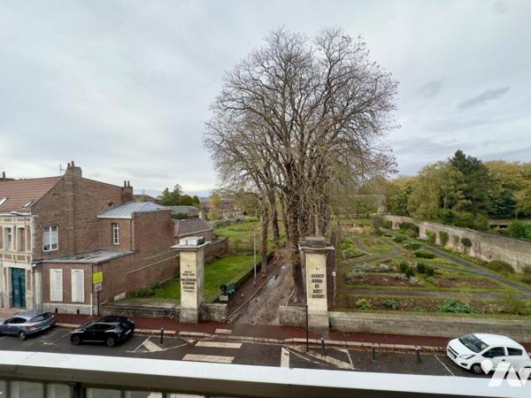 RARE A LA VENTE EN CENTRE VILLE : APPART T4 TRAVERSANT DE 133M² 2 BALCONS GARAGE+ PARKING