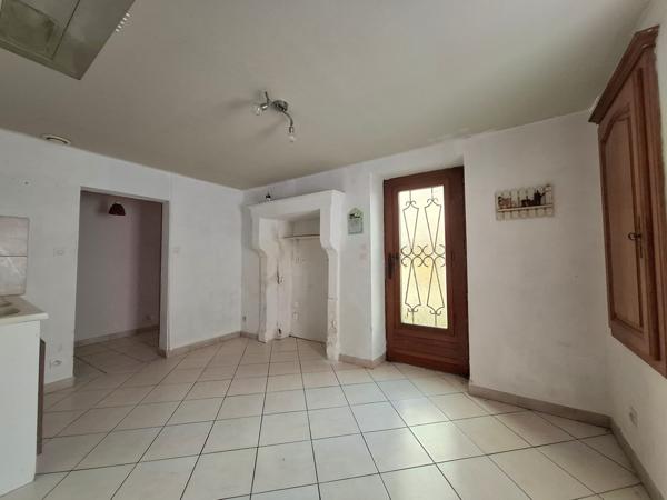 À vendre - Maison mitoyenne 1 côté, 5 pièces située à Saint-Rémy-du-Val (72600)