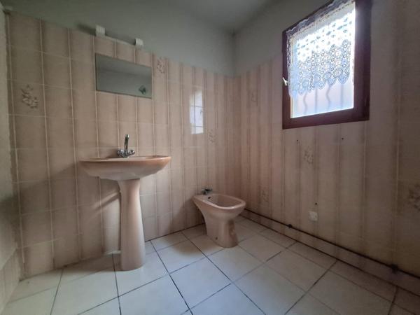 À vendre - Maison mitoyenne 1 côté, 5 pièces située à Saint-Rémy-du-Val (72600)