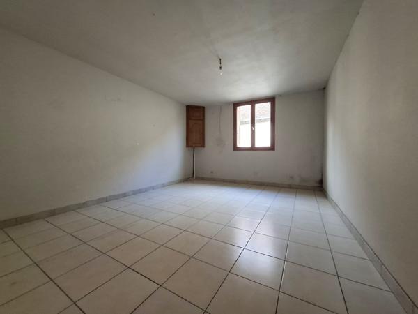 À vendre - Maison mitoyenne 1 côté, 5 pièces située à Saint-Rémy-du-Val (72600)