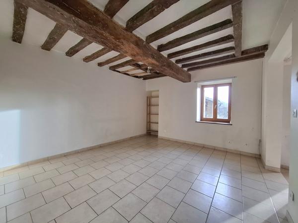 À vendre - Maison mitoyenne 1 côté, 5 pièces située à Saint-Rémy-du-Val (72600)