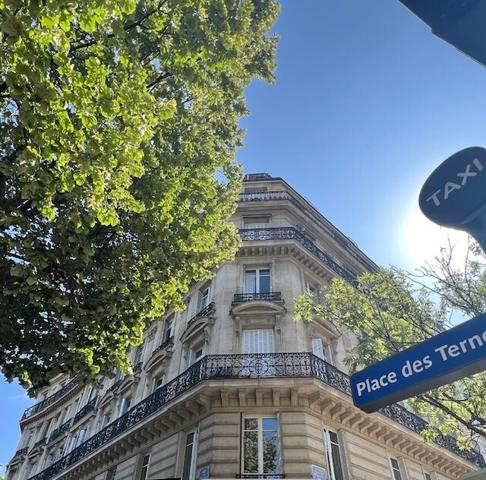 Studio Dernier étage Paris ème