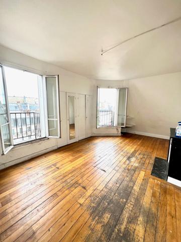 Studio Dernier étage Paris ème