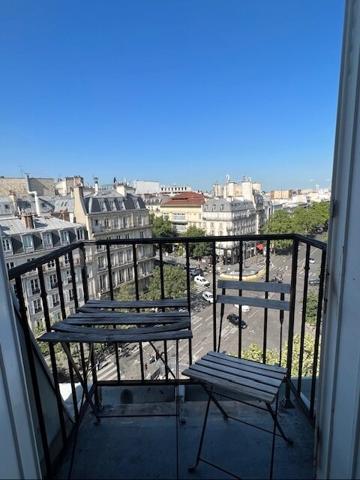 Studio Dernier étage Paris ème