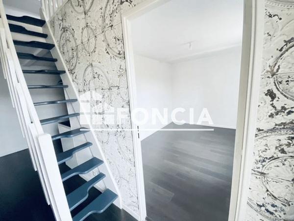 Location Appartement 2 pièces 35.98 m² - 143 COURS LIEUTAUD/8 AV CDT IMHAUS Marseille 13006