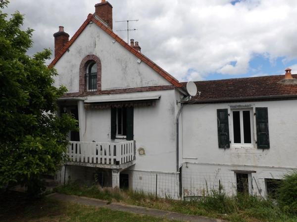 Maison à vendre 6 pièces NERIS LES BAINS (03)