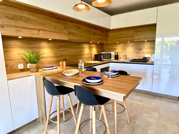 Appartement Bandol type 2 vue mer , parking et cave