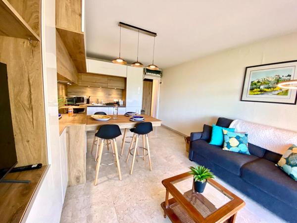 Appartement Bandol type 2 vue mer , parking et cave