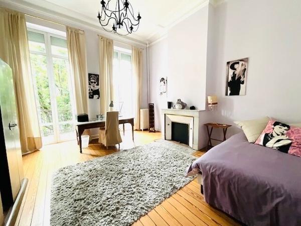 BORDEAUX HOTEL PARTICULIER 320M² JARDIN 80 m²
