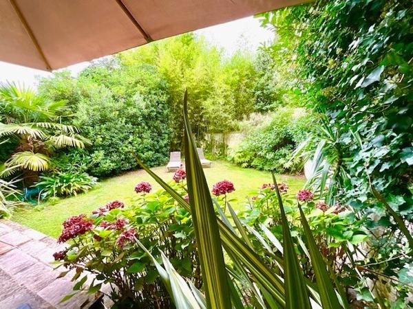 BORDEAUX HOTEL PARTICULIER 320M² JARDIN 80 m²