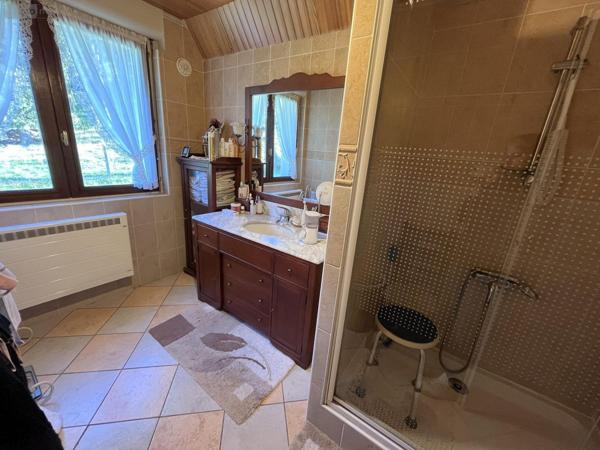 Maison individuelle à vendre à Ydes dans le Cantal (15210), ref : 93T-15029