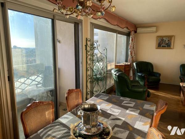 Appartement T3/4, 83 m², 3 balcons, une cave.
