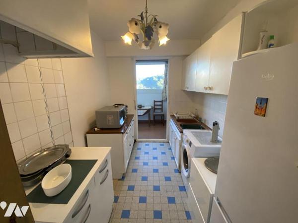 Appartement T3/4, 83 m², 3 balcons, une cave.