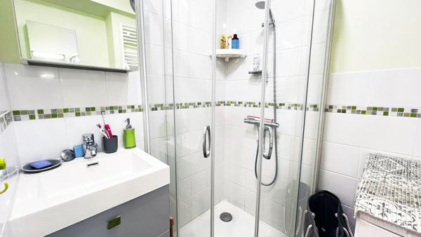 Appartement proche plage et commerces avec garage véranda et jardinet