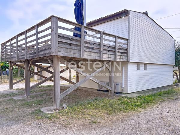 Chalet authentique en ossature bois 4 pièces dont 3 chambres de 63 m2 avec grande terrasse de 40 m² à Gruissan Plage des Chalets