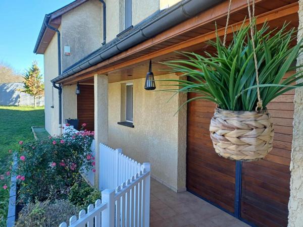 Idéalement située à 2.5km de Rignac,  25 minutes de Villefranche et 25 minutes de Rodez.