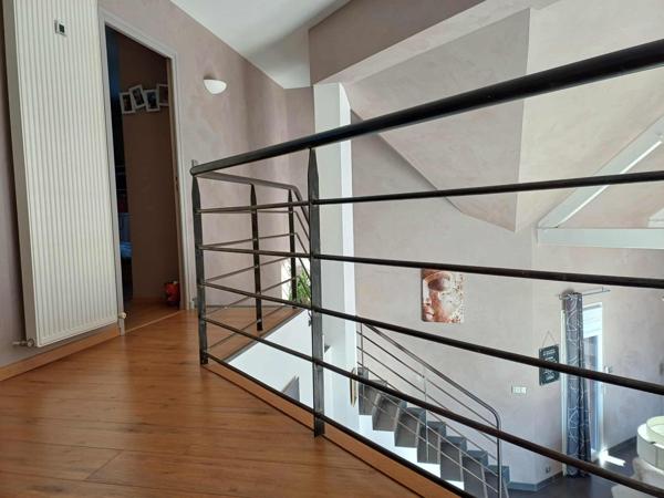 Idéalement située à 2.5km de Rignac,  25 minutes de Villefranche et 25 minutes de Rodez.