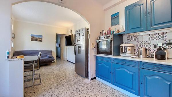 MAISON FAMILIALE - 2 NIVEAUX - 4 CHAMBRES - PISCINE