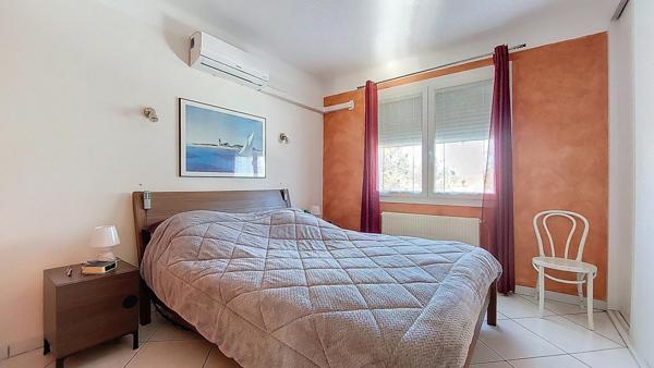 MAISON FAMILIALE - 2 NIVEAUX - 4 CHAMBRES - PISCINE