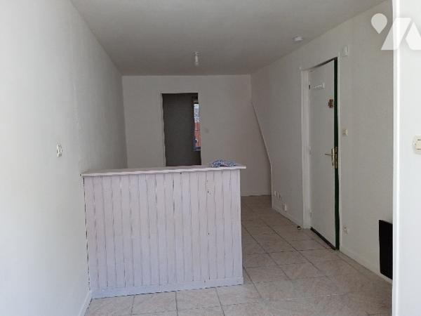 Immeuble rénové 1 mn du centre ville offrant 5 logements (actuellement 3 loués)