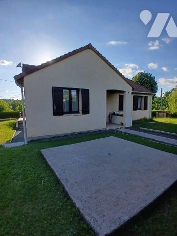 Maison à vendre à Glénic (23380) en Creuse (23) comprenant :
- De plain-pied : entrée avec pla...