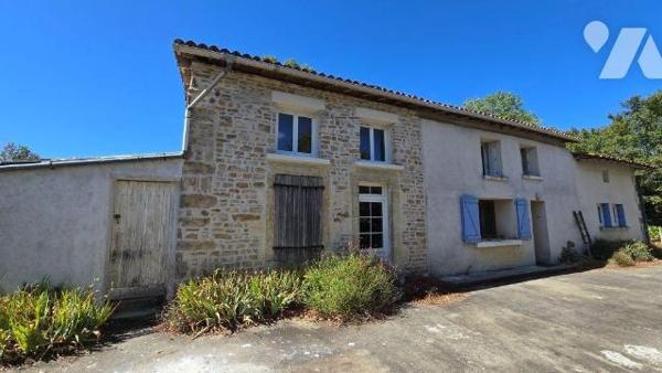 Dans un village calme et verdoyant à 10 min de Melle 8 min de Celles et 25 min de Niort. Belle ...