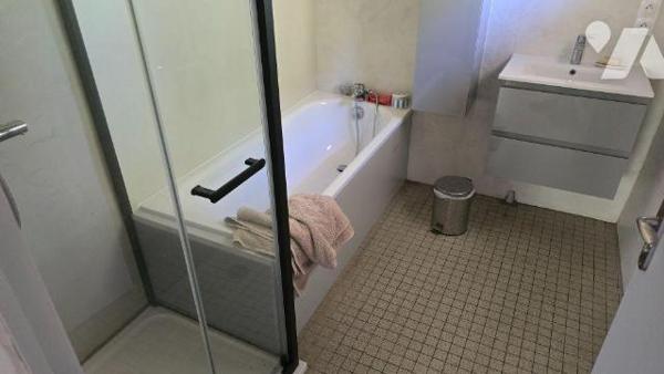 Dans un village calme et verdoyant à 10 min de Melle 8 min de Celles et 25 min de Niort. Belle ...