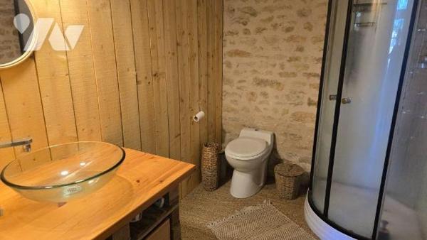 Dans un village calme et verdoyant à 10 min de Melle 8 min de Celles et 25 min de Niort. Belle ...