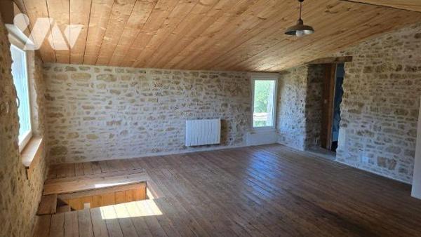 Dans un village calme et verdoyant à 10 min de Melle 8 min de Celles et 25 min de Niort. Belle ...