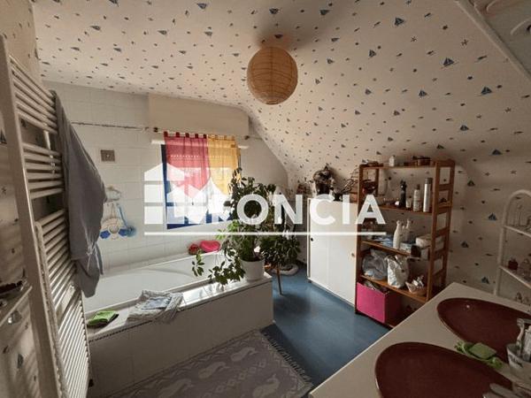 À vendre Maison 8 pièces 215 m² - Laval 53000