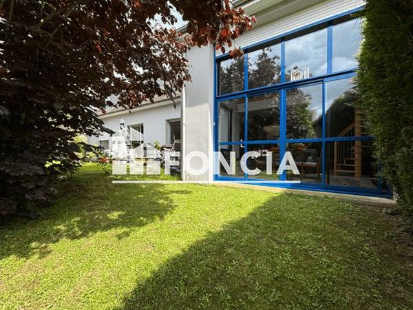 À vendre Maison 8 pièces 215 m² - Laval 53000