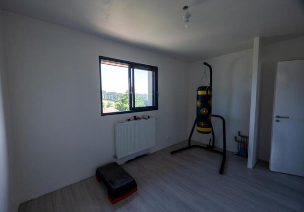 Belle Villa récente avec vue dominante et prestations modernes