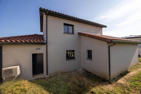 Belle Villa récente avec vue dominante et prestations modernes